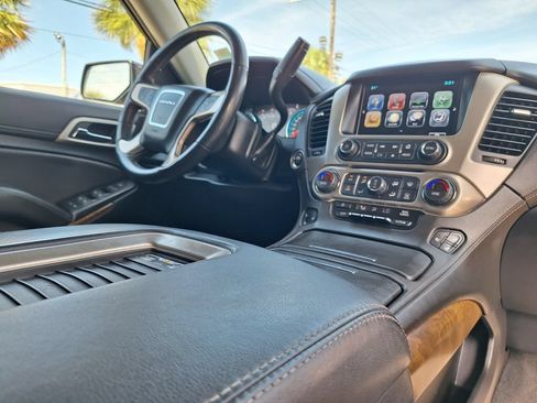 Used 2020 GMC Yukon XL Denali w/ Denali Premium Package RWD image 31