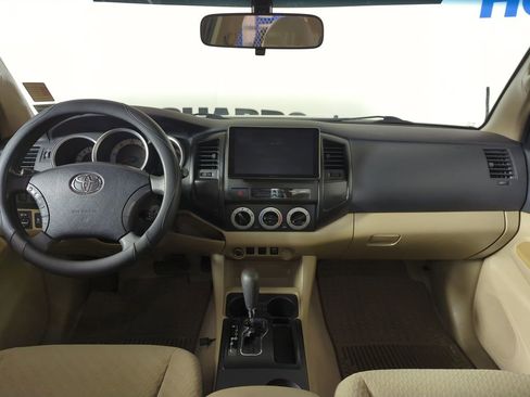 Used 2011 Toyota Tacoma PreRunner image 10