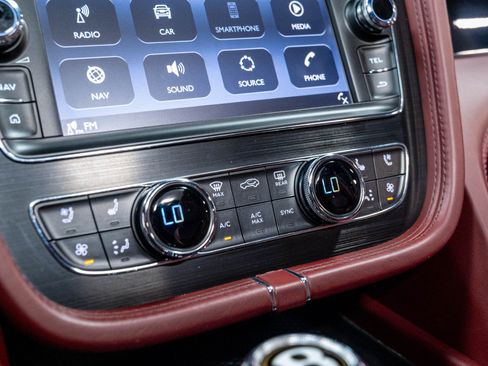Used 2020 Bentley Bentayga AWD/4WD image 75