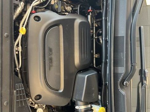 Used 2021 Chrysler Voyager LX image 32