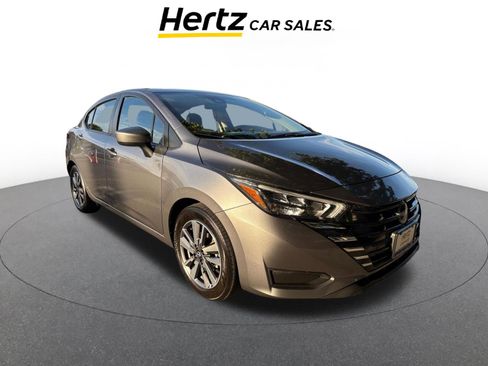 Used 2025 Nissan Versa SV image 1