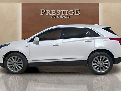 Used 2017 Cadillac XT5 Platinum w/ Driver Assist Package image 4