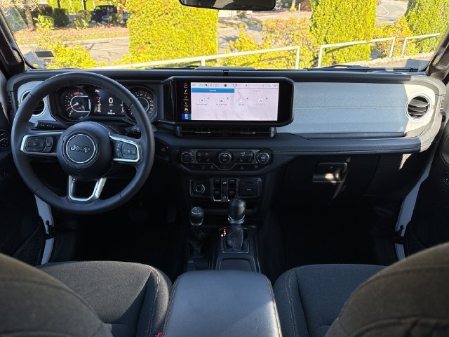 Used 2025 Jeep Wrangler Unlimited Sahara AWD/4WD image 8