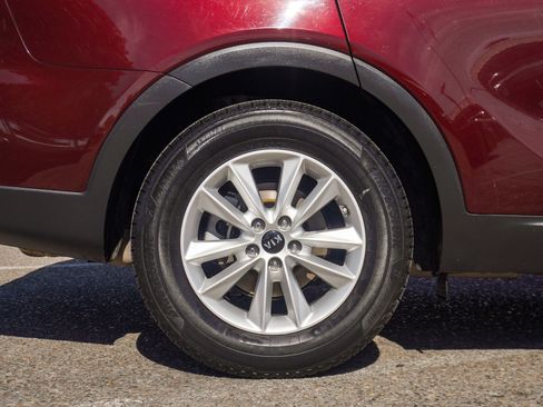 Used 2019 Kia Sorento LX image 12