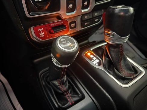 Used 2018 Jeep Wrangler Rubicon image 32