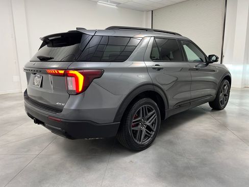 Used 2025 Ford Explorer ST-Line w/ ST-Line Street Pack AWD/4WD image 7