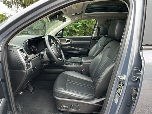 Used 2022 Kia Sorento S w/ Panoramic Sunroof Package AWD/4WD image 12