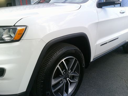 Used 2022 Jeep Grand Cherokee Limited AWD/4WD image 16