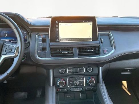 Used 2024 Chevrolet Suburban LT image 9