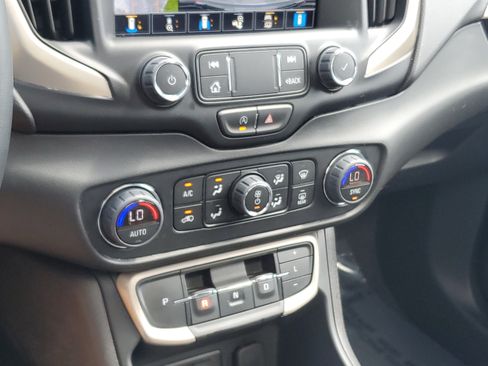 Used 2024 GMC Terrain Denali w/ Denali Premium Package AWD/4WD image 31