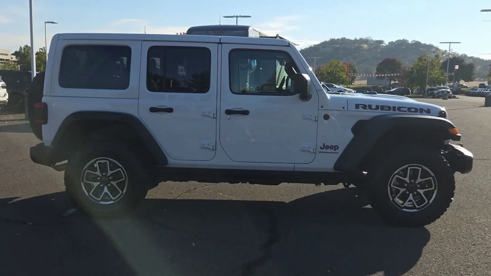 Certified 2025 Jeep Wrangler Unlimited Rubicon AWD/4WD image 9