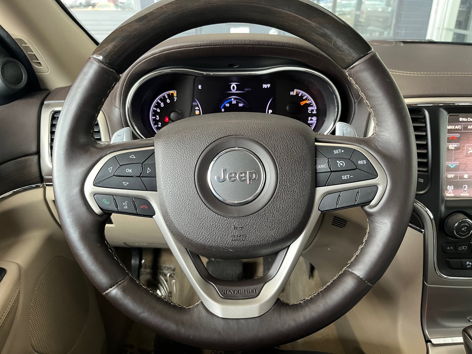 Used 2017 Jeep Grand Cherokee Overland AWD/4WD image 9