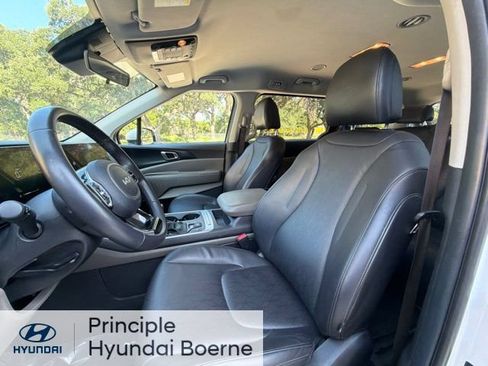 Used 2025 Kia Carnival FWD image 15