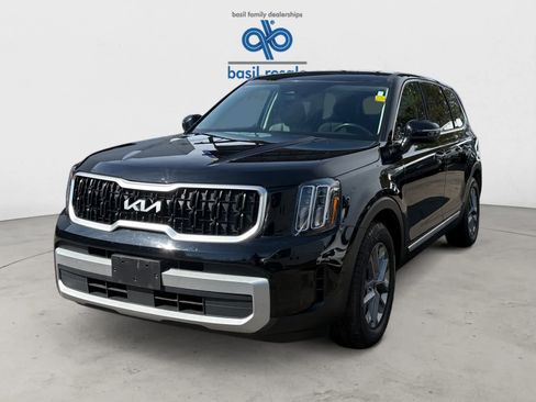 Used 2023 Kia Telluride LX AWD/4WD image 3