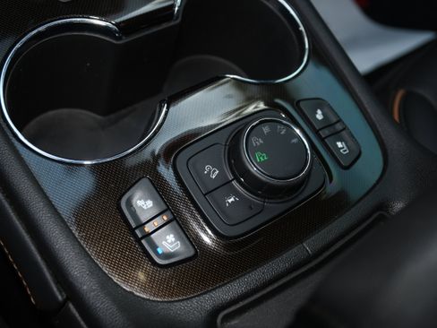 Used 2022 GMC Acadia AT4 w/ Technology Package image 16