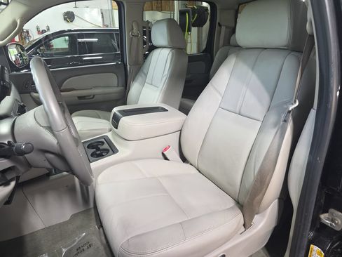 Used 2008 GMC Sierra 2500 SLT w/ Z71 Off-Road Package AWD/4WD image 14