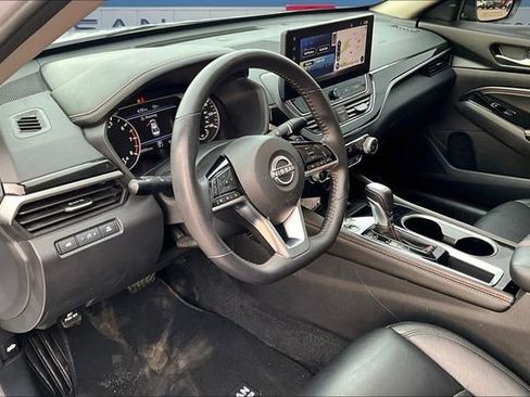 Used 2023 Nissan Altima 2.5 SR w/ SR Premium Package image 14