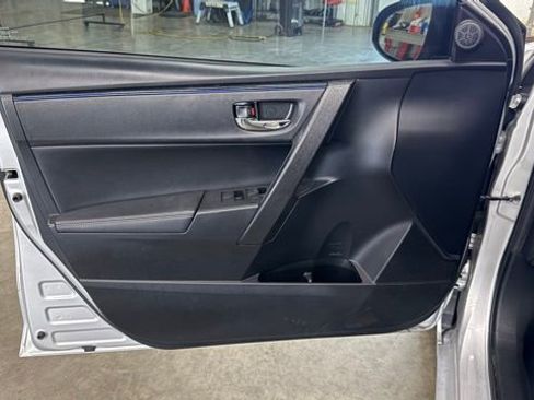 Used 2018 Toyota Corolla SE w/ Carpet Mat Package (TMS) FWD image 12