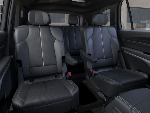 New 2026 Cadillac Vistiq Luxury w/ LPO, Floor Liner Package AWD/4WD image 17