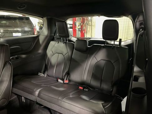 New 2026 Chrysler Pacifica Select image 22