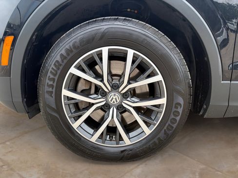 Used 2020 Volkswagen Tiguan SE w/ Panoramic Sunroof Package FWD image 25