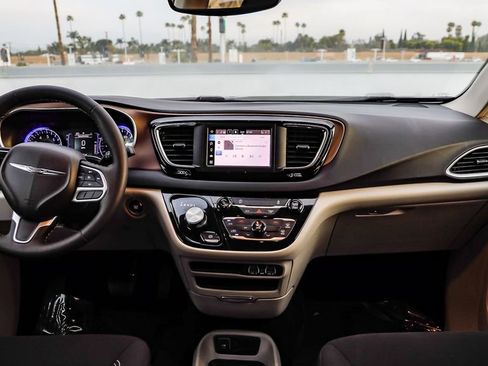 Used 2024 Chrysler Voyager LX image 14