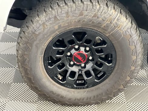 Used 2023 Toyota Tacoma SR5 AWD/4WD image 11