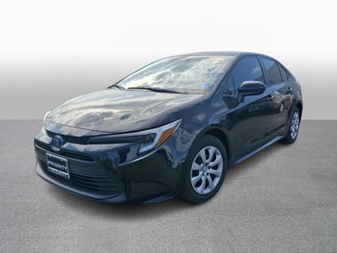 Used 2025 Toyota Corolla LE image 1