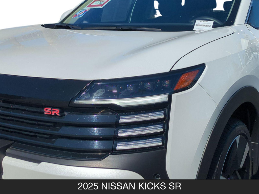 Used 2025 Nissan Kicks SR FWD image 10
