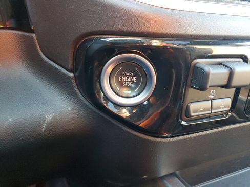 Used 2025 Chevrolet Silverado 1500 High Country w/ High Country Premium Package AWD/4WD image 25
