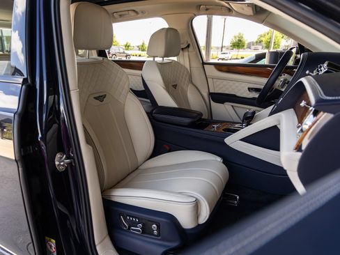 Used 2023 Bentley Bentayga AWD/4WD image 50