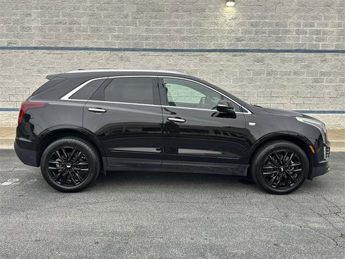 Certified 2022 Cadillac XT5 Premium Luxury w/ LPO, ONYX Package image 8