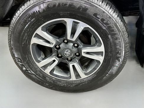 Used 2019 Toyota Tacoma TRD Sport w/ Technology Package image 24