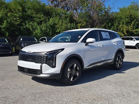 New 2026 Kia Sportage LX image 4