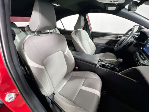 Used 2025 Toyota Camry SE w/ Convenience Package FWD image 29