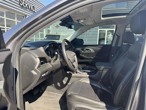 Used 2020 Chevrolet Traverse LT w/ LT Premium Package image 14