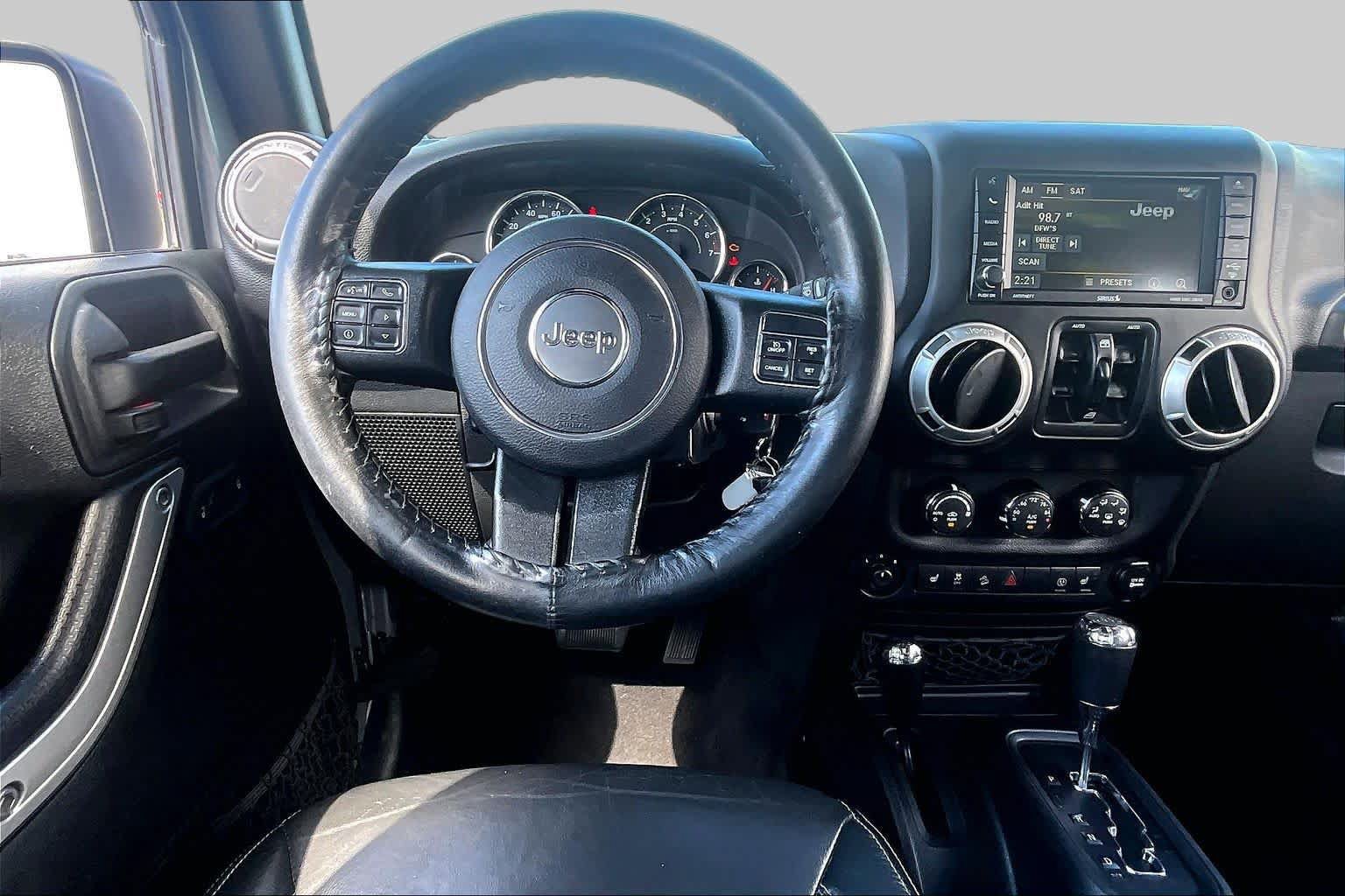 Used 2017 Jeep Wrangler Unlimited Sahara w/ Connectivity Group AWD/4WD image 6