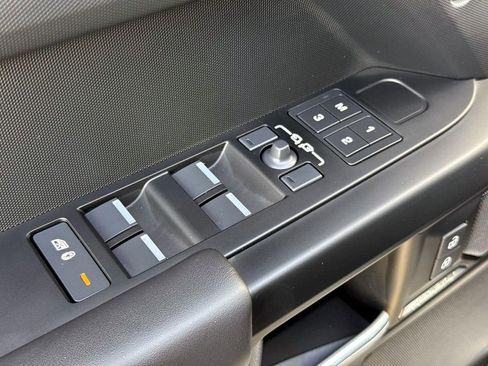 New 2026 Land Rover Defender 110 X-Dynamic SE image 14