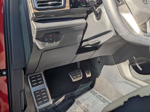 Used 2025 Volkswagen Atlas SEL Premium R-Line image 17