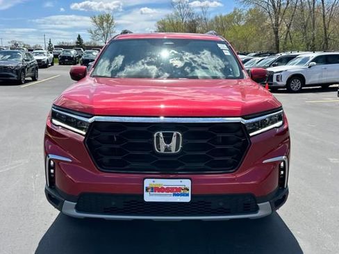 New 2025 Honda Pilot Touring image 8