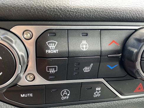 Used 2025 Jeep Wrangler Willys AWD/4WD image 30