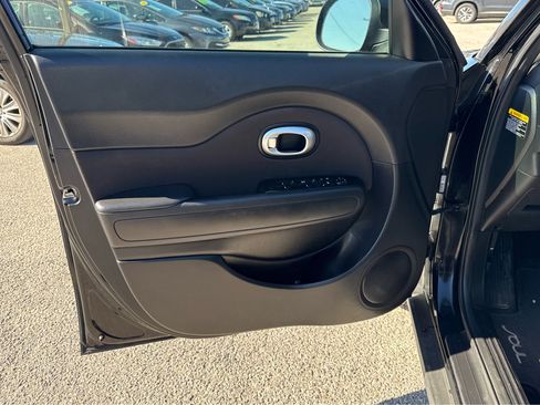 Used 2016 Kia Soul Base 6A image 10