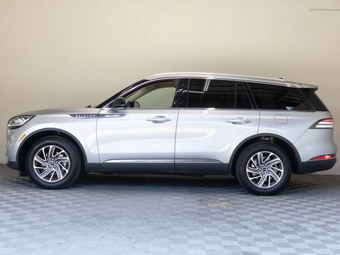 Used 2023 Lincoln Aviator AWD image 7