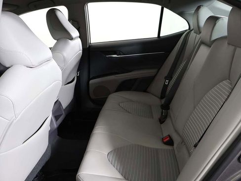 Used 2018 Toyota Camry SE image 30