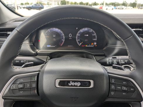 Used 2023 Jeep Grand Cherokee L Laredo AWD/4WD image 32