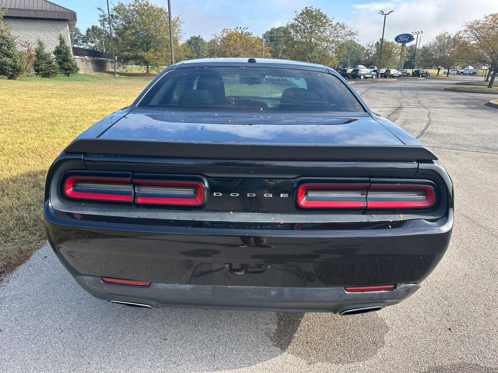Used 2015 Dodge Challenger SXT RWD image 6