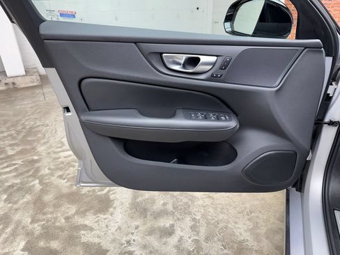 Used 2025 Volvo S60 B5 Core FWD image 9