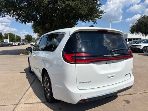 Used 2024 Chrysler Pacifica Limited FWD image 7