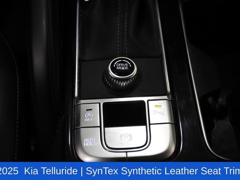 Used 2025 Kia Telluride S FWD image 28