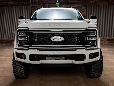 Used 2026 Ford F450 Platinum w/ FX4 Off-Road Package image 2